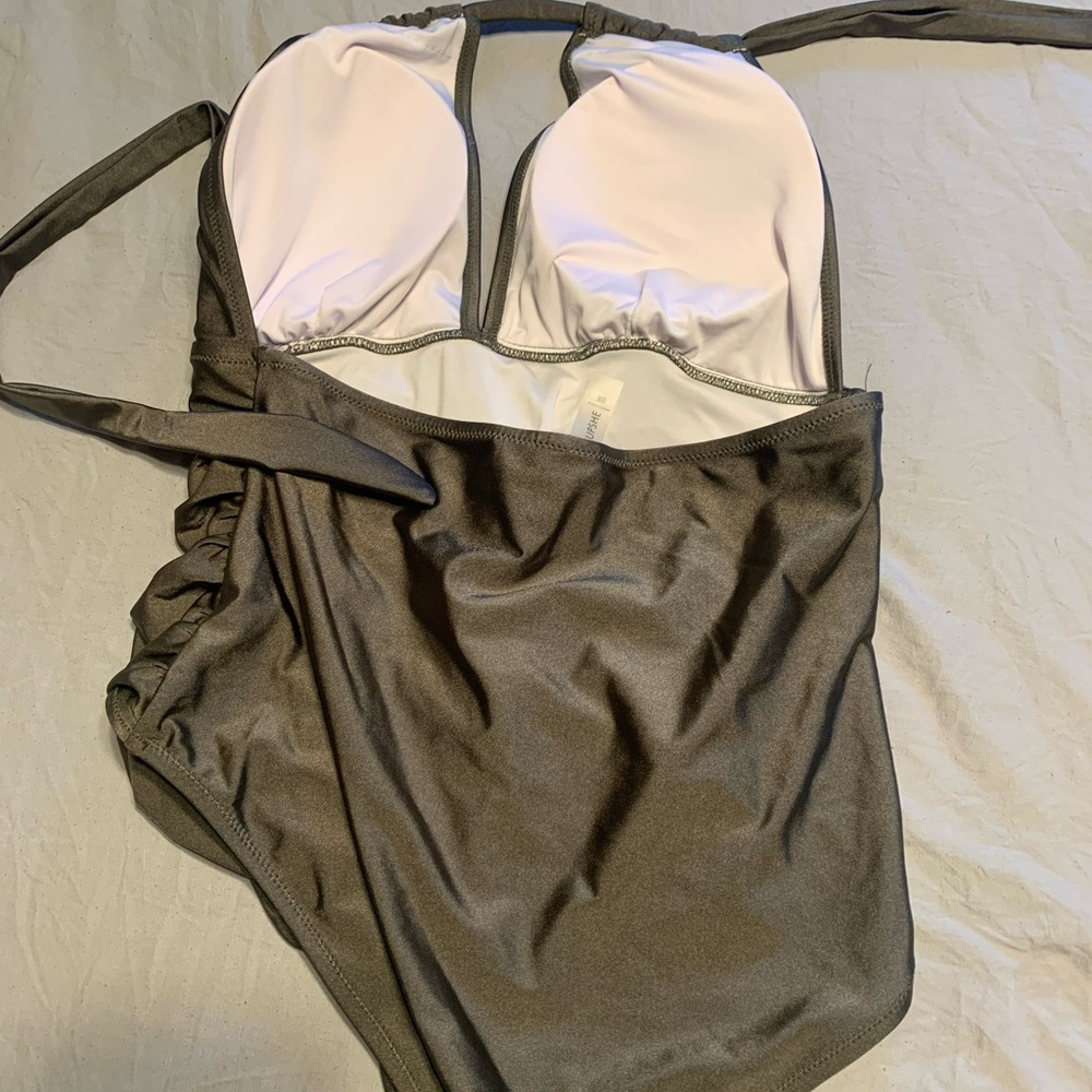 NEVER WORN* Plus size one piece bathingsuit - Picture 3 of 3
